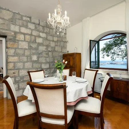 Mediteran Villa *