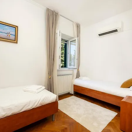 Mediteran Villa *